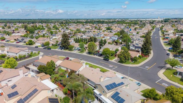 830 Sugar Pine Dr, Lathrop, CA 95330
