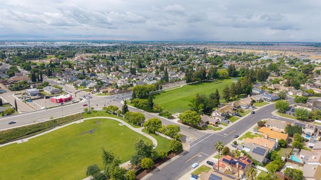 830 Sugar Pine Dr, Lathrop, CA 95330