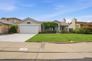 830 Sugar Pine Dr, Lathrop, CA 95330