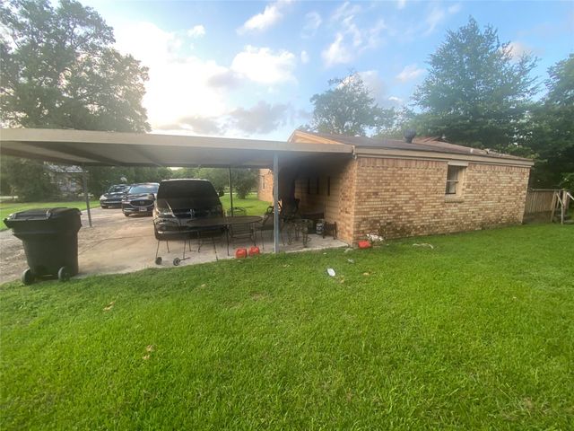 8402 Darlington Drive, Houston, TX 77028