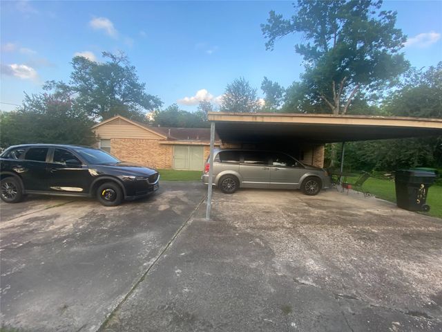 8402 Darlington Drive, Houston, TX 77028