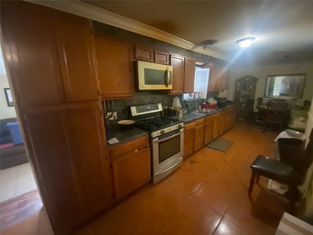 8402 Darlington Drive, Houston, TX 77028