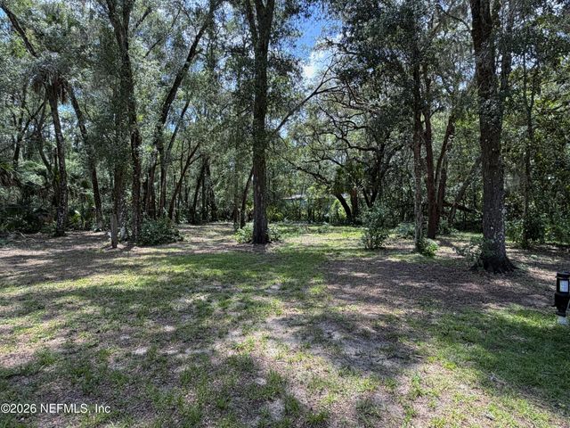 327 KEUKA LAKE Trail, Interlachen, FL 32148