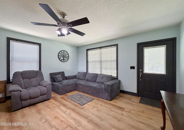 327 KEUKA LAKE Trail, Interlachen, FL 32148