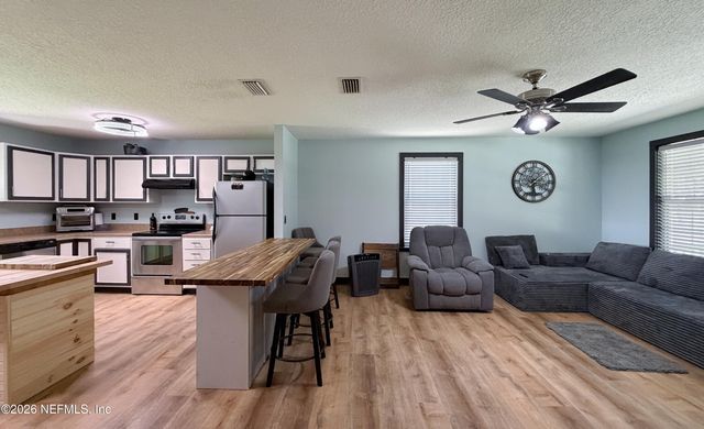 327 KEUKA LAKE Trail, Interlachen, FL 32148