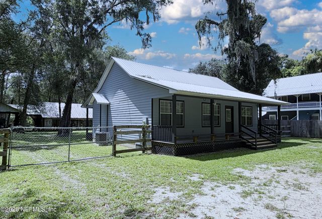 327 KEUKA LAKE Trail, Interlachen, FL 32148