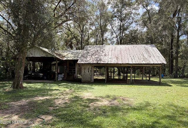 327 KEUKA LAKE Trail, Interlachen, FL 32148