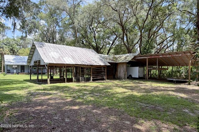 327 KEUKA LAKE Trail, Interlachen, FL 32148