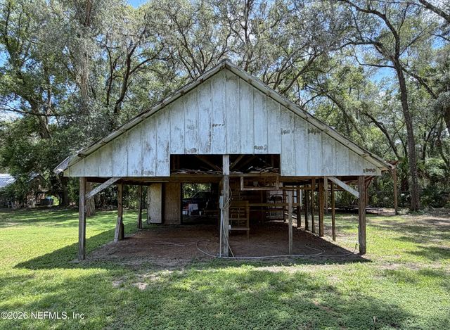 327 KEUKA LAKE Trail, Interlachen, FL 32148