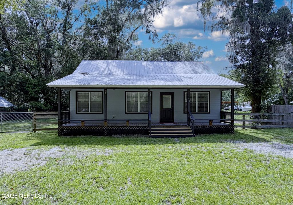 327 KEUKA LAKE Trail, Interlachen, FL 32148