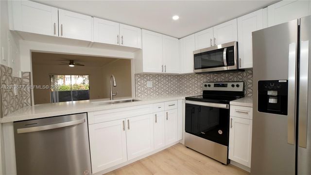 4291 NW 9th Avenue 101, Deerfield Beach, FL 33064