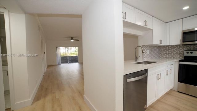4291 NW 9th Avenue 101, Deerfield Beach, FL 33064