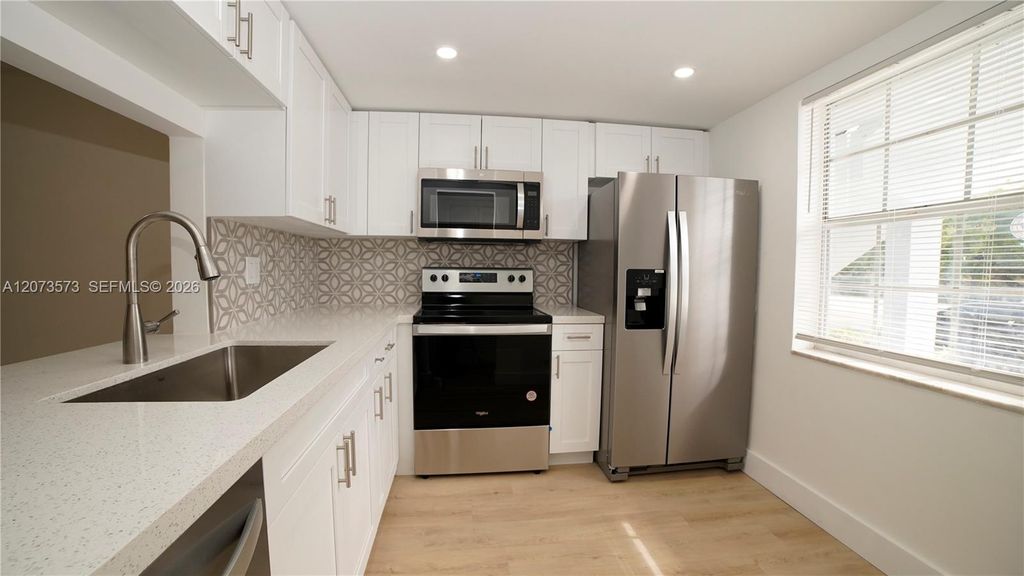 4291 NW 9th Avenue 101, Deerfield Beach, FL 33064
