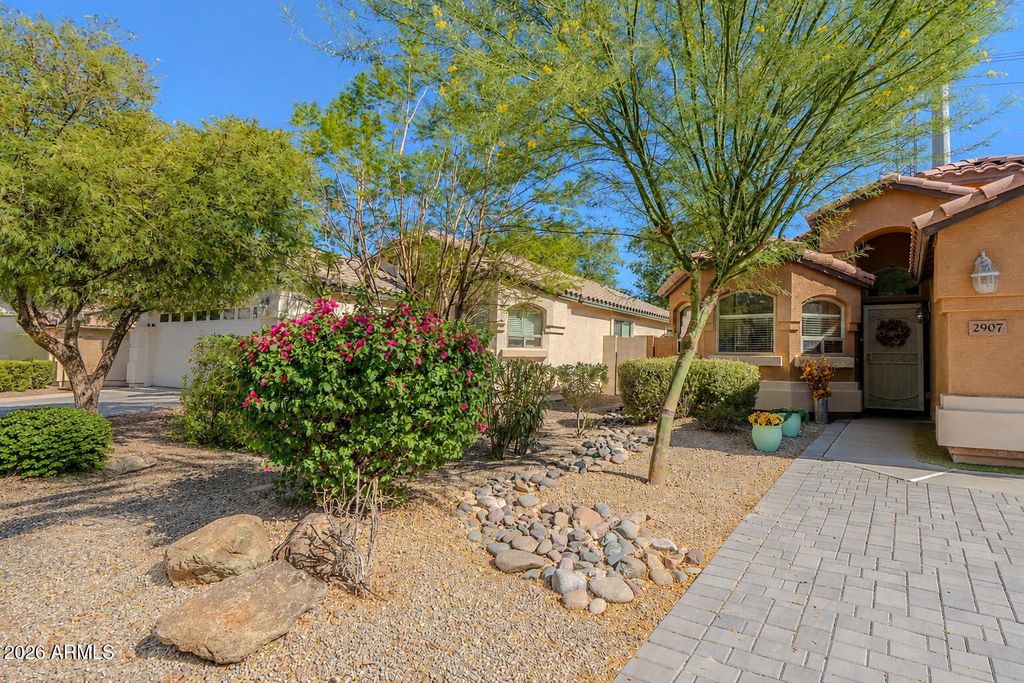 2907 E WHISPERING WIND Drive, Phoenix, AZ 85024 — photo 2