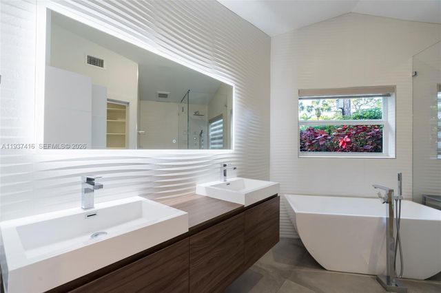 3950 Shearwater Dr, Jupiter, FL 33477