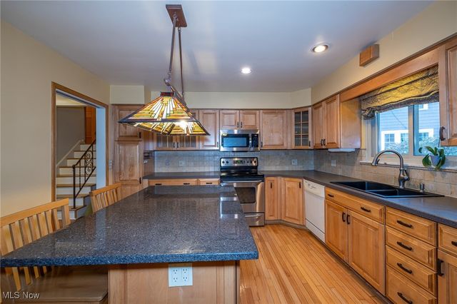 2990 Hampton Road, Cleveland, OH 44120