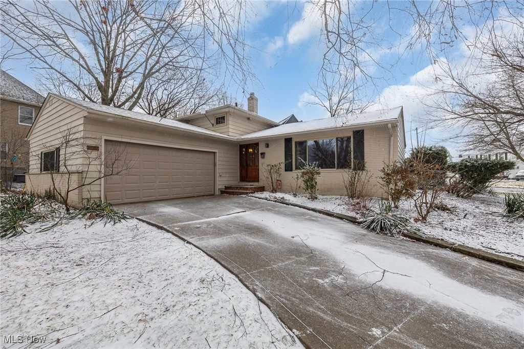 2990 Hampton Road, Cleveland, OH 44120