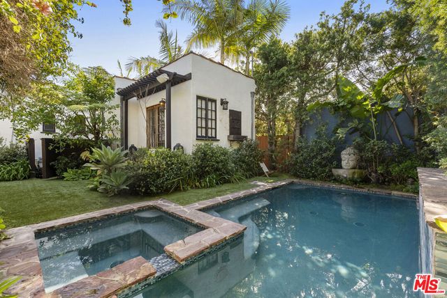 105 S La Jolla Avenue, Los Angeles, CA 90048