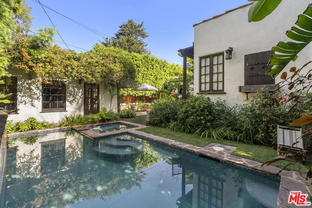 105 S La Jolla Avenue, Los Angeles, CA 90048