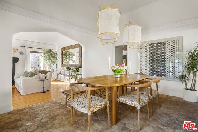 105 S La Jolla Avenue, Los Angeles, CA 90048