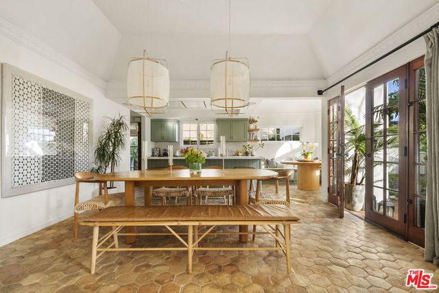 105 S La Jolla Avenue, Los Angeles, CA 90048