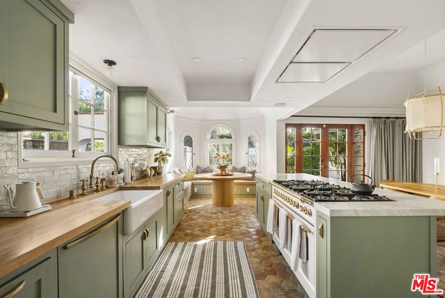 105 S La Jolla Avenue, Los Angeles, CA 90048