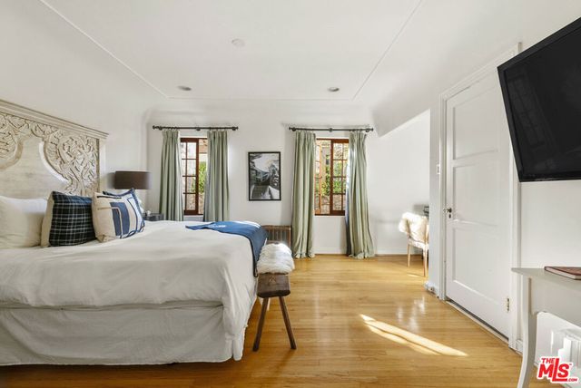 105 S La Jolla Avenue, Los Angeles, CA 90048