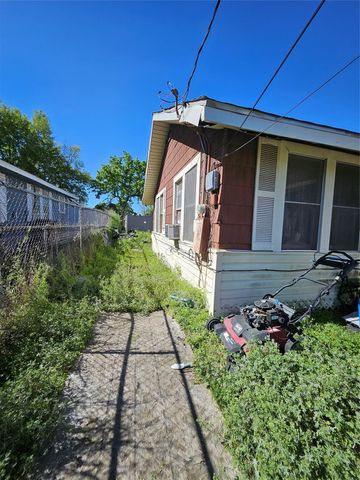 6826 Larkstone Street, Houston, TX 77028