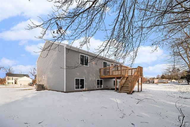 209 Kingsberry Drive, Blissfield, MI 49228