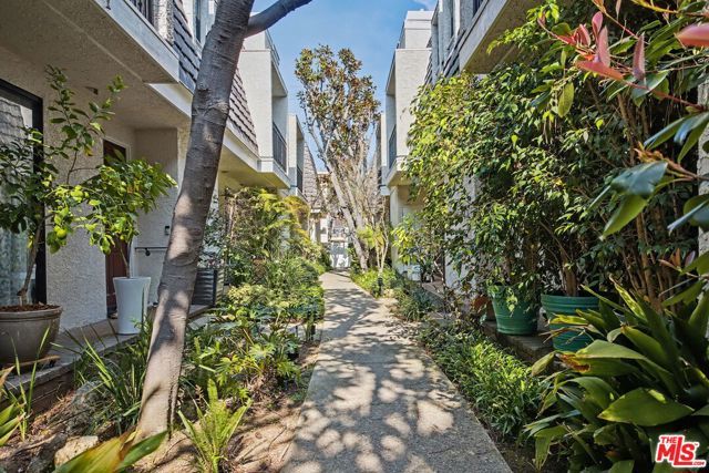 1037 16th Street 10, Santa Monica, CA 90403