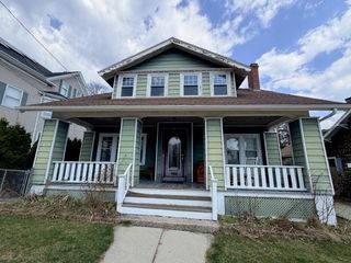 44 Bigelow St, Fall River, MA 02720