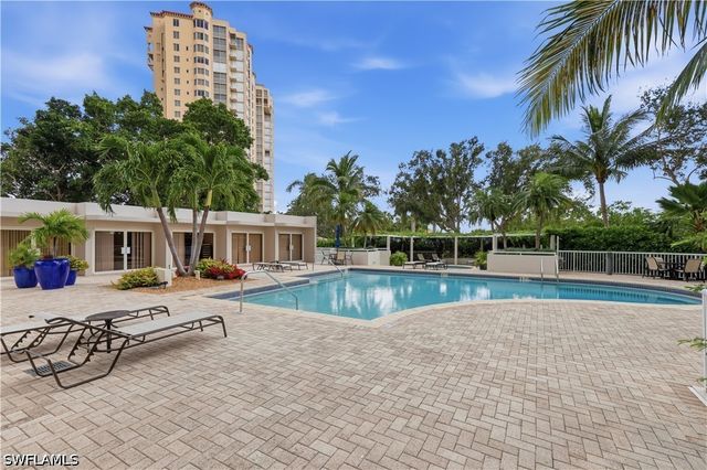 6825 Grenadier BLVD 1102, Naples, FL 34108