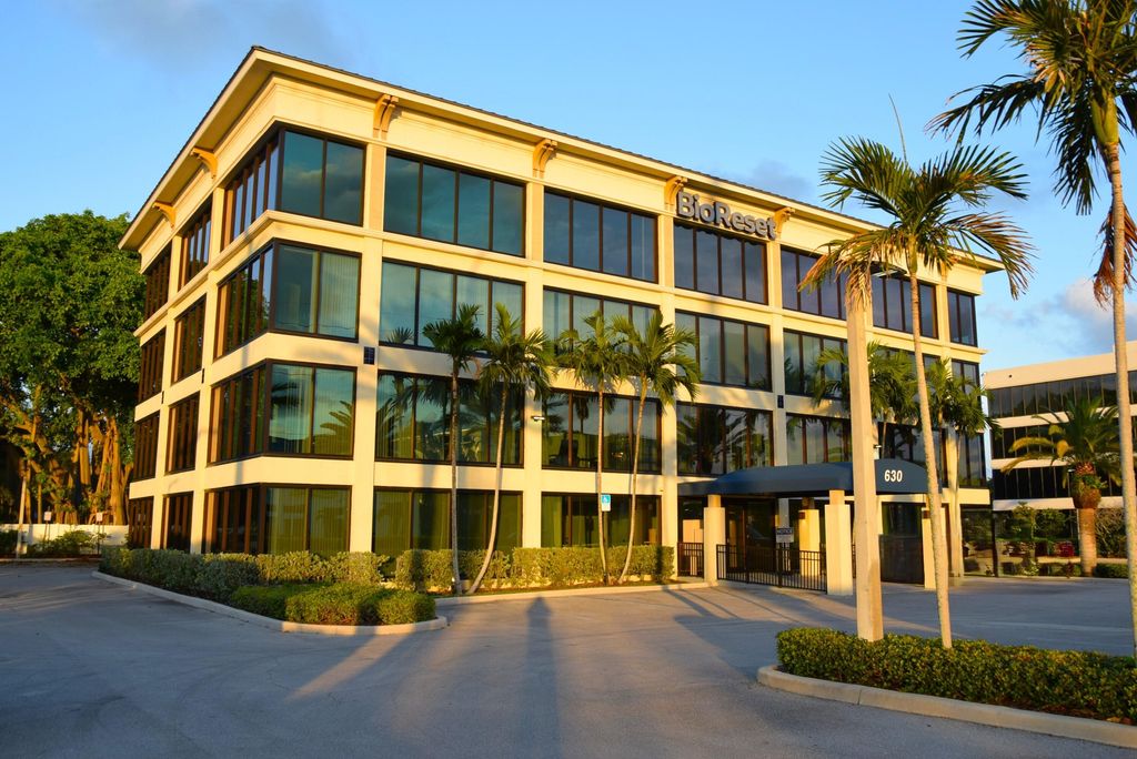 Image 1 of property listing at 630 Us Highway 1, North Palm Beach, FL 33408