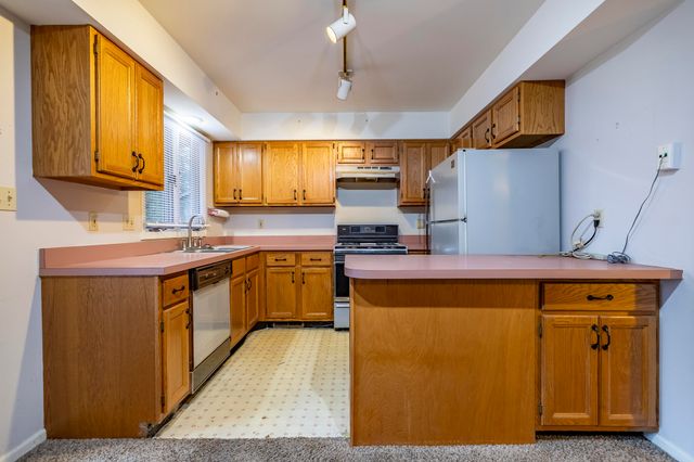 1874 Springvale Drive, Crown Point, IN 46307