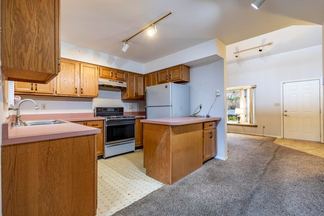 1874 Springvale Drive, Crown Point, IN 46307