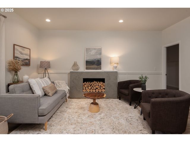 16499 BETTY Dr, La Pine, OR 97739