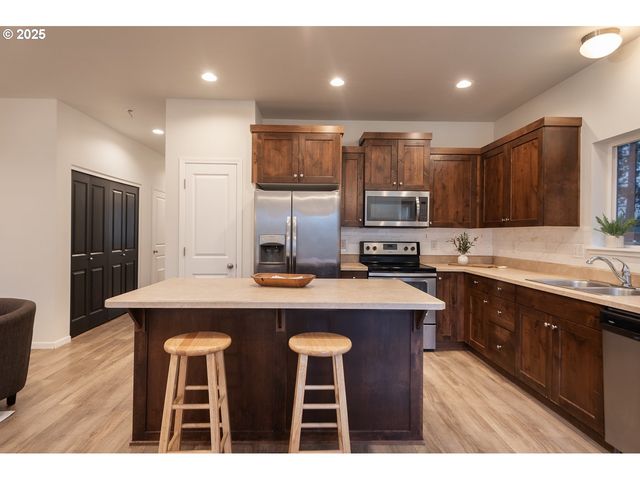 16499 BETTY Dr, La Pine, OR 97739