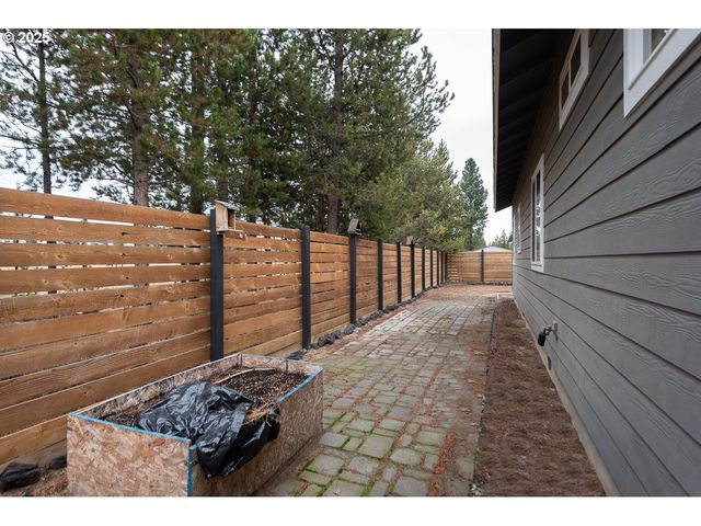 16499 BETTY Dr, La Pine, OR 97739