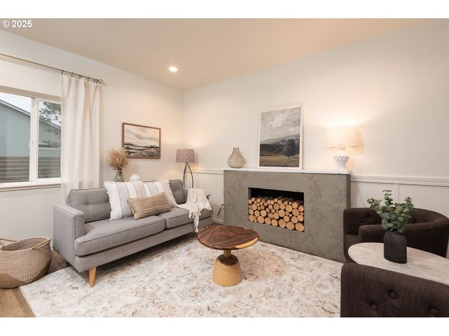 16499 BETTY Dr, La Pine, OR 97739