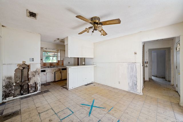 5427 SANTA CRUZ ST, San Antonio, TX 78228