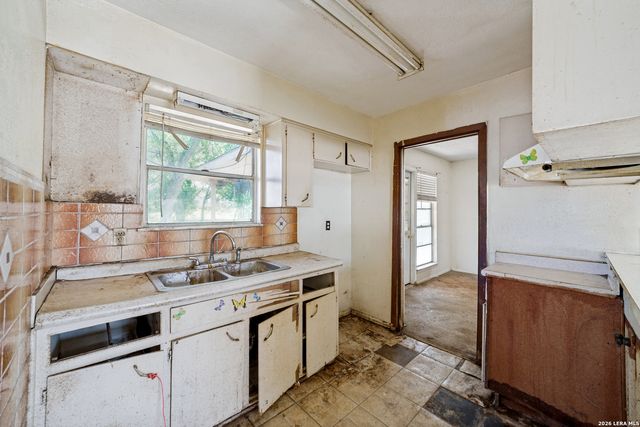 5427 SANTA CRUZ ST, San Antonio, TX 78228