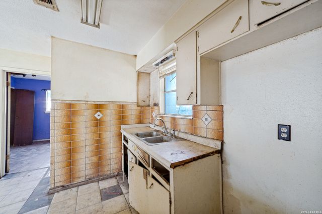 5427 SANTA CRUZ ST, San Antonio, TX 78228