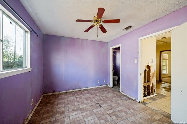 5427 SANTA CRUZ ST, San Antonio, TX 78228