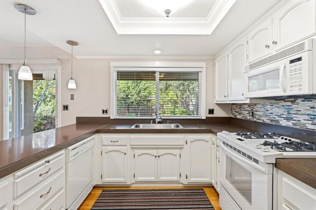 1859 Elmwood Ln, Manteca, CA 95336