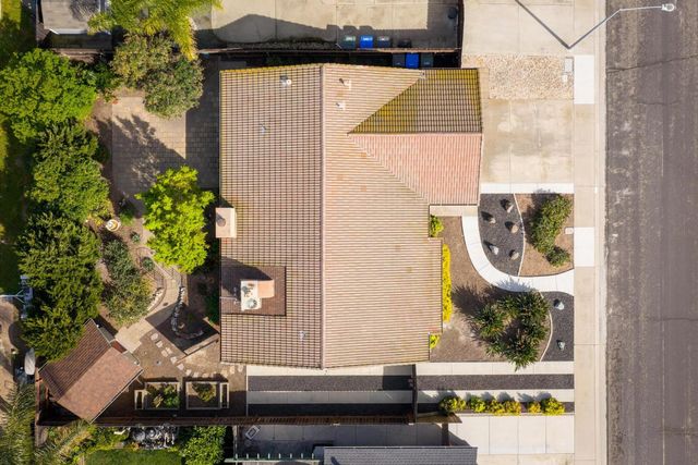 1859 Elmwood Ln, Manteca, CA 95336