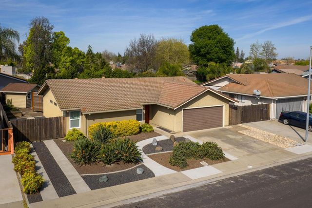 1859 Elmwood Ln, Manteca, CA 95336