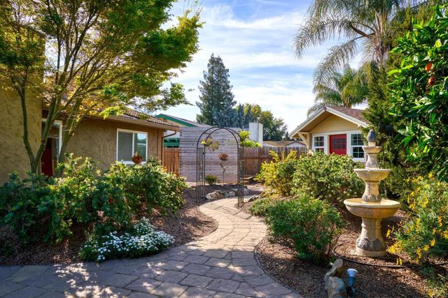 1859 Elmwood Ln, Manteca, CA 95336