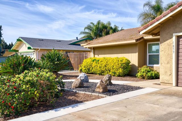 1859 Elmwood Ln, Manteca, CA 95336