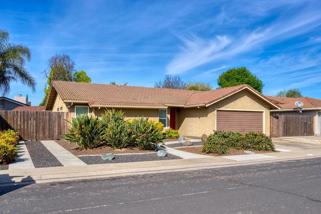 1859 Elmwood Ln, Manteca, CA 95336