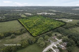 9721 Elm Avenue, Kansas City, MO 64134